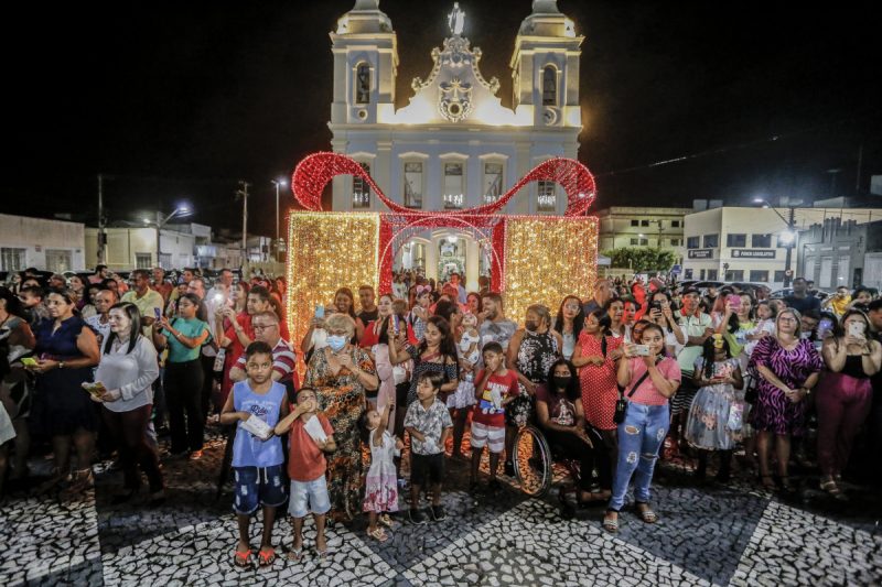 Acendimento das Luzes do Lagarto Iluminada marca o início do clima natalino na cidade