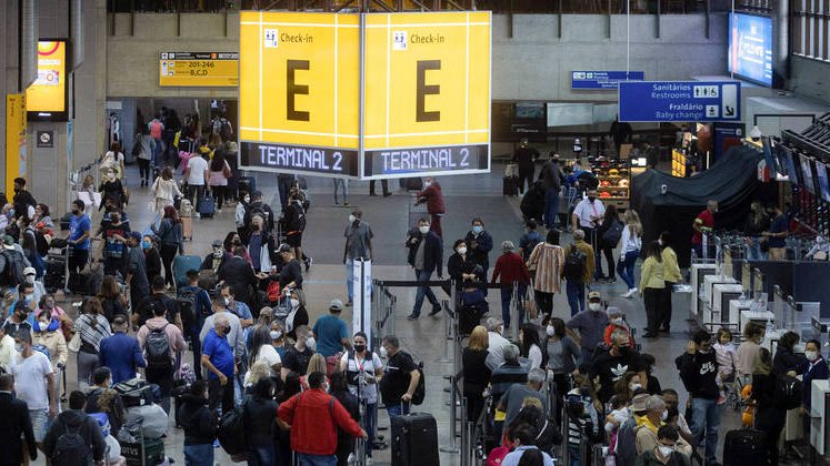 Anvisa retoma obrigatoriedade de máscaras em aeroportos e aviões no Brasil | Brasil