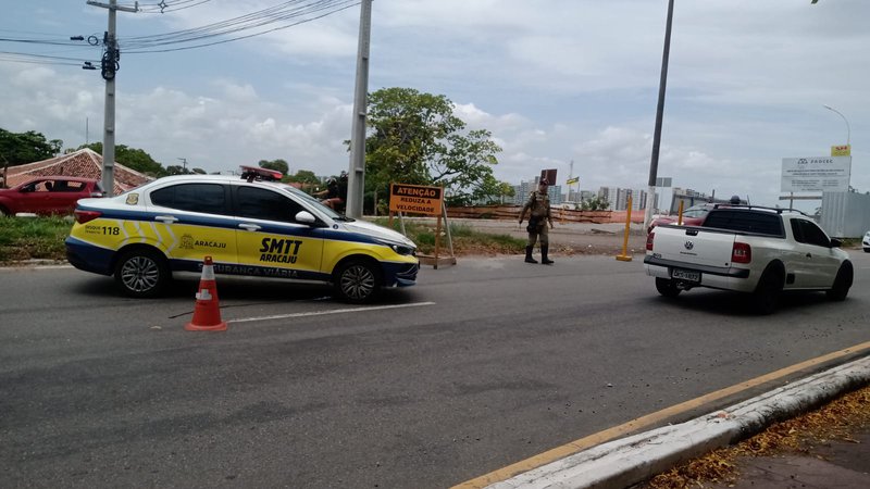 Após cabeceira da ponte sobre o Rio Poxim ceder, trânsito é bloqueado | Sergipe