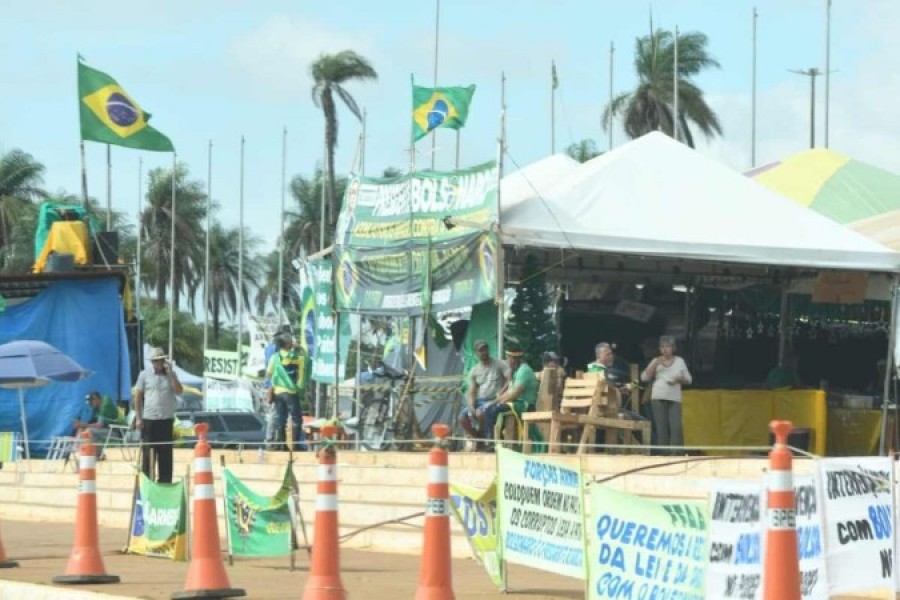 Bolsonaristas começam a deixar acampamento no QG do Exército no DF