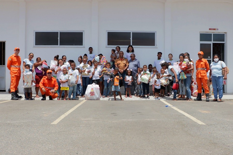 CBMSE entrega presentes na 4ª edição do Projeto “Meu padrinho bombeiro”