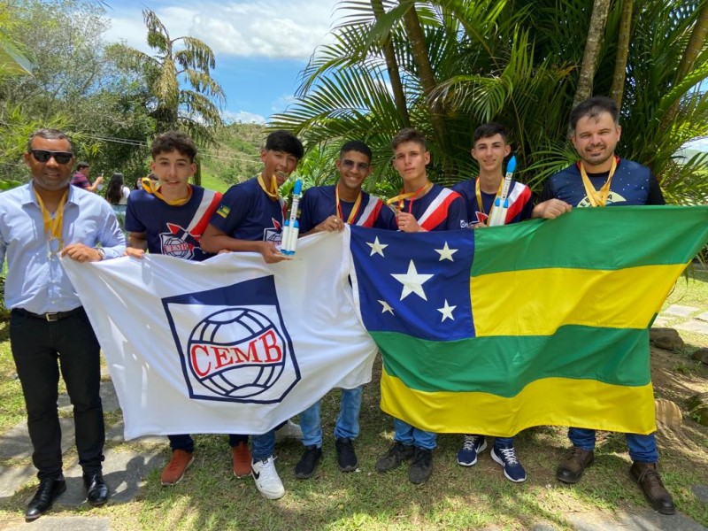 Estudantes do Colégio Estadual Murilo Braga são campeões na Jornada Brasileira de Foguetes