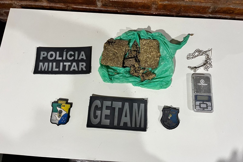 Polícia Militar prende suspeito de tráfico de drogas em Estância