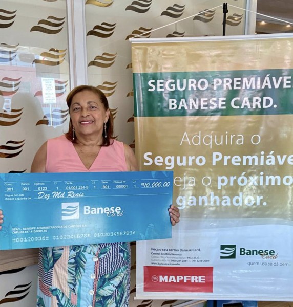 Professora aposentada ganha prêmio de R$ 10 mil do Seguro Premiável Banese Card