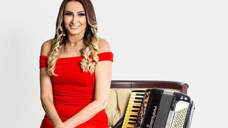 Cantora e compositora Rita de Cássia morre aos 49 anos |