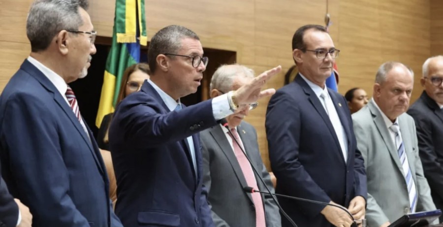 Fábio toma posse e afirma que a maior política pública de seu governo é melhorar a vida dos sergipanos