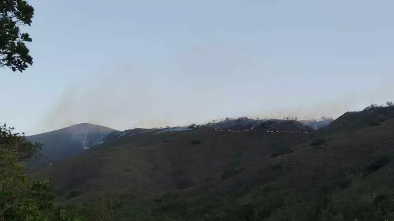 Incêndio de pequeno porte atinge Serra da Miaba