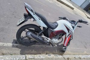 PM apreende motocicleta com restrição de roubo/furto em Boquim