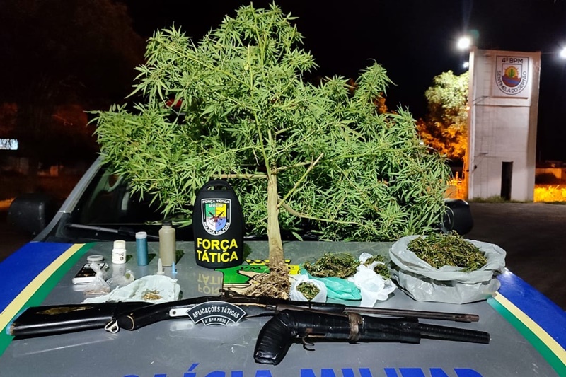 Polícia Militar apreende armas e drogas em Poço Redondo