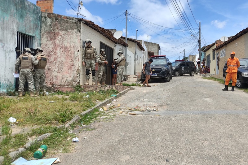 Polícia Militar atua em ocorrência envolvendo uma senhora com transtornos mentais no Conjunto Jardim