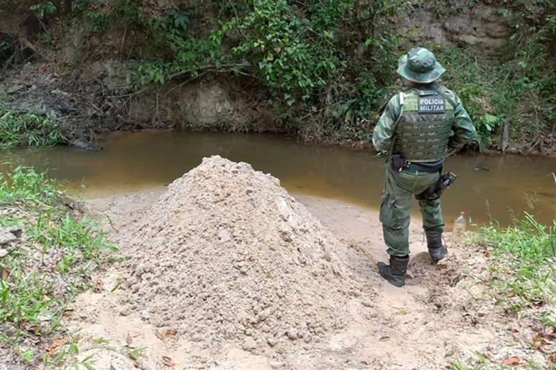 Polícia Militar flagra extração ilegal de areia em Itaporanga D´Ajuda