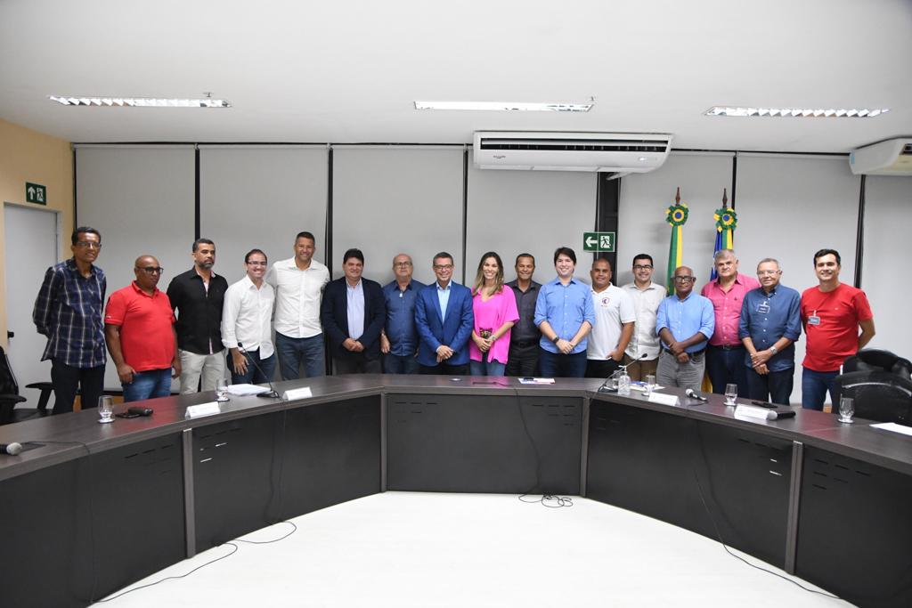 Dirigentes da FSF e clubes participam de reunião com o governador Fábio Mitidieri