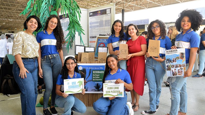 Estudantes sergipanos produzem remédios à base de alecrim e bolsas de palha de coqueiro