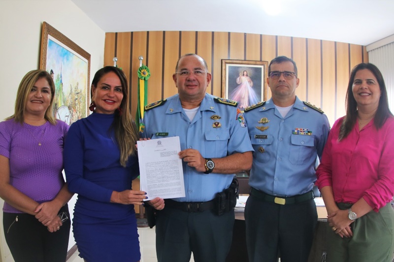 Comando da PMSE recebe minuta da celebração de convênio firmado entre Poder Judiciário e o Estado de Sergipe no tocante à Lei Maria da Penha.