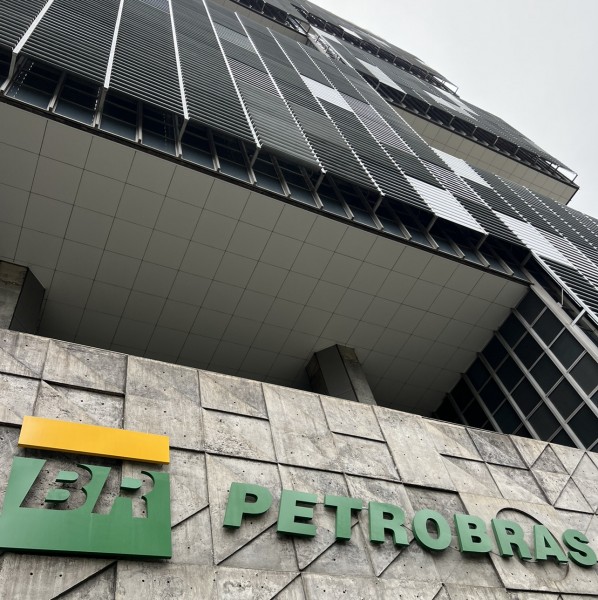 Concurso Petrobras abre inscrições com 1.492 vagas para nível nível médio/técnico com salário iniciais de R$ 5.563