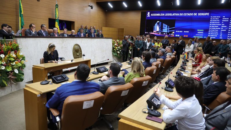 Deputados estaduais eleitos tomam posse em Sergipe