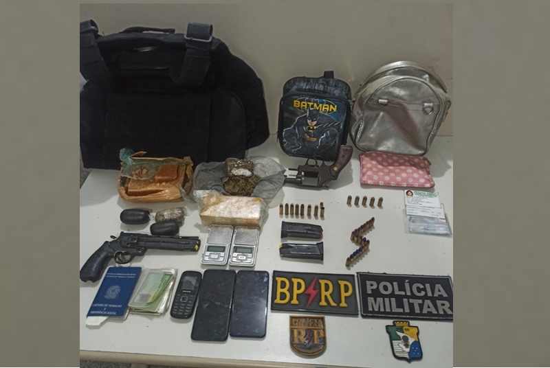 PM apreende arma de fogo e drogas no Ponto Novo