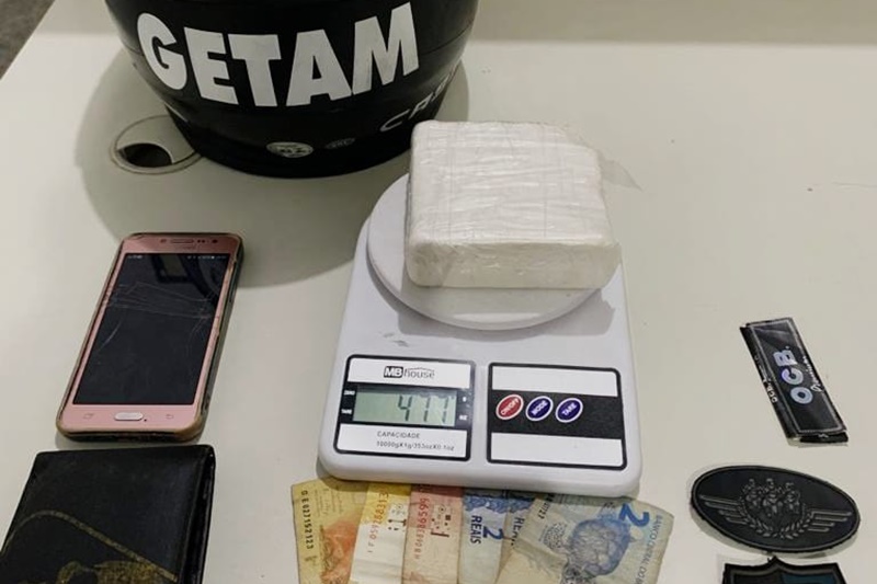 Polícia Militar apreende meio quilo de cocaína no Bairro Getúlio Vargas