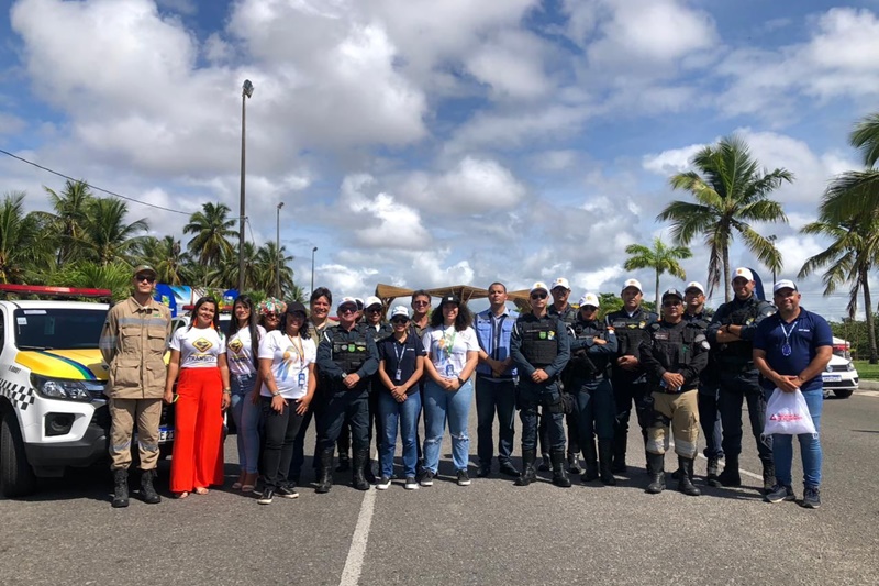 Polícia Militar promove blitz educativa na Barra dos Coqueiros