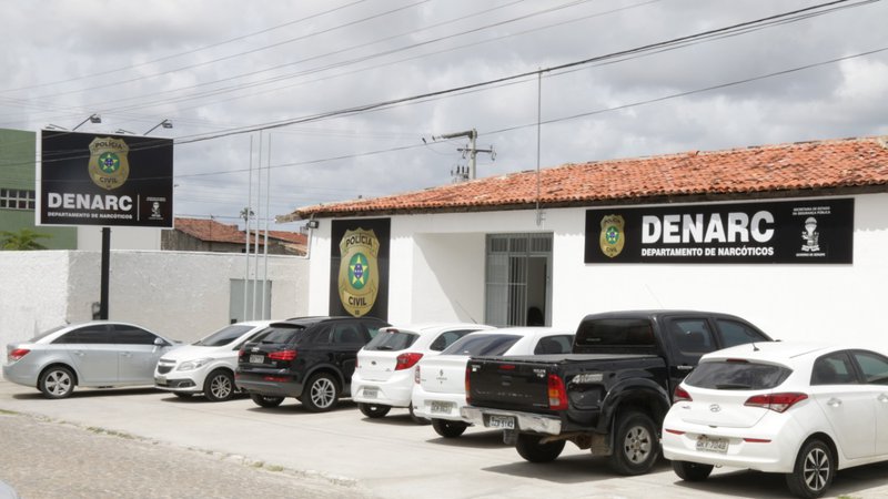 Suspeito de tráfico de drogas é preso dentro de condomínio em Aracaju