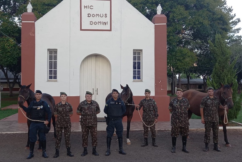 Polícia Militar recebe equinos doados pelo Exército Brasileiro