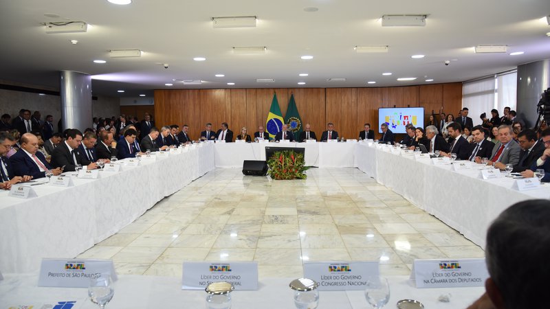 Fábio Mitidieri, Zezinho Sobral e Edvaldo Nogueira participam de reunião com Lula para discutir segurança nas escolas