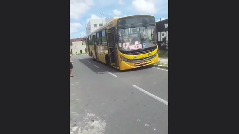 Roda de ônibus solta e atinge veículos na Grande Aracaju