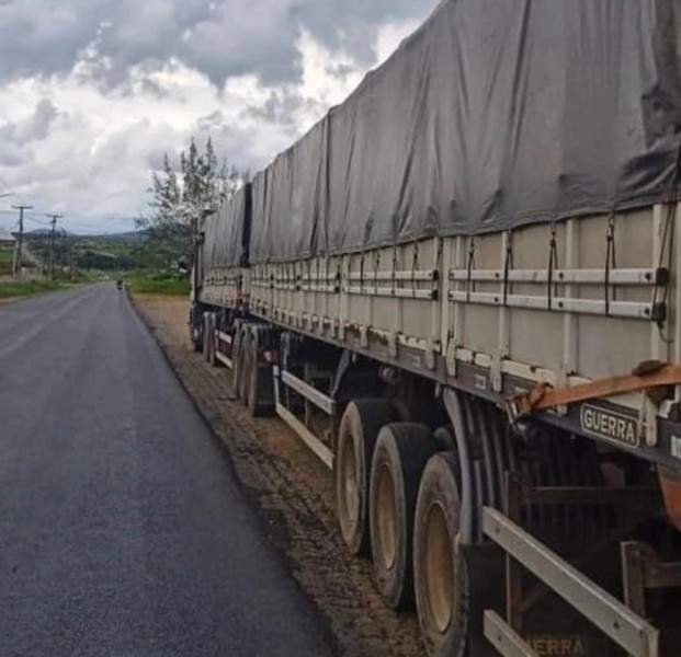 Carreta com carga de milho é apreendida em Itabaiana por apresentar nota fiscal com irregularidade