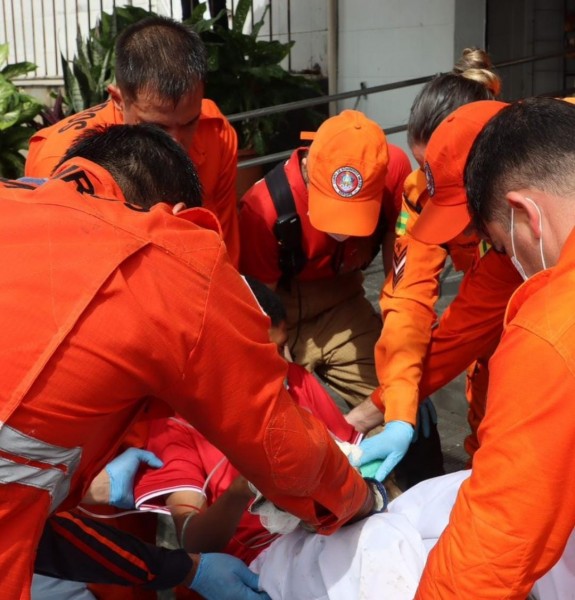 Homem tem mão “engolida” por máquina de amaciar carne