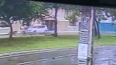 Motorista atropela casal e foge sem prestar socorro em Aracaju; VÍDEO | Sergipe