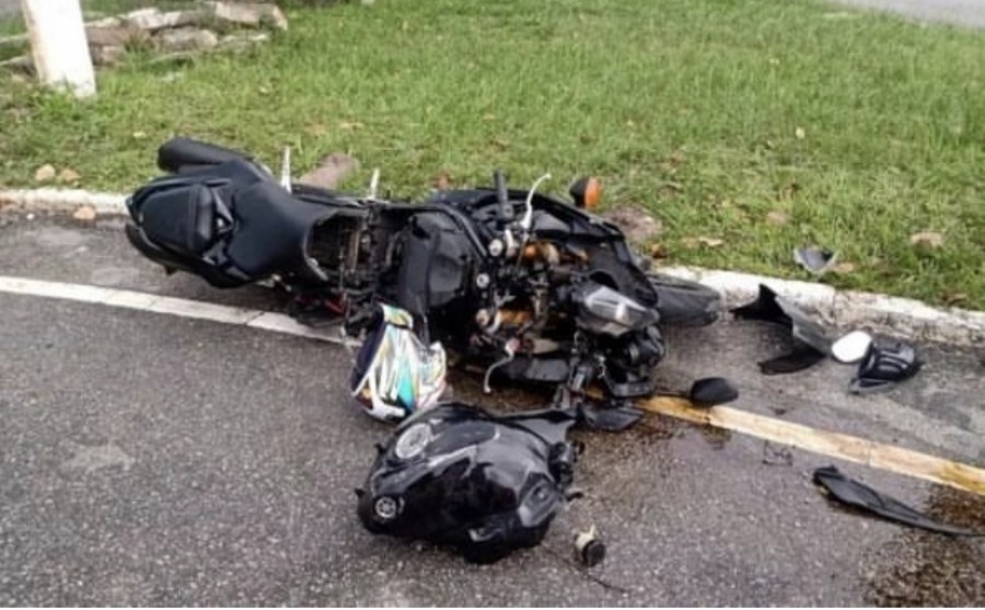 Acidente na Av. Beira Mar deixa motociclista ferido