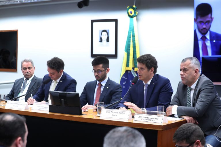 Câmara instala CPIs para investigar o MST, possível fraude na Americanas e manipulação no futebol