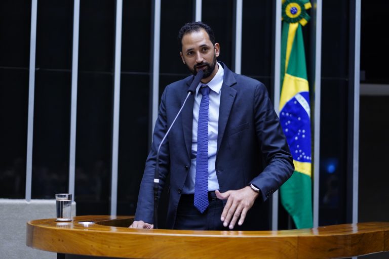 Comissão aprova projeto que restringe ao futebol limite remuneratório para direito de imagem de atletas