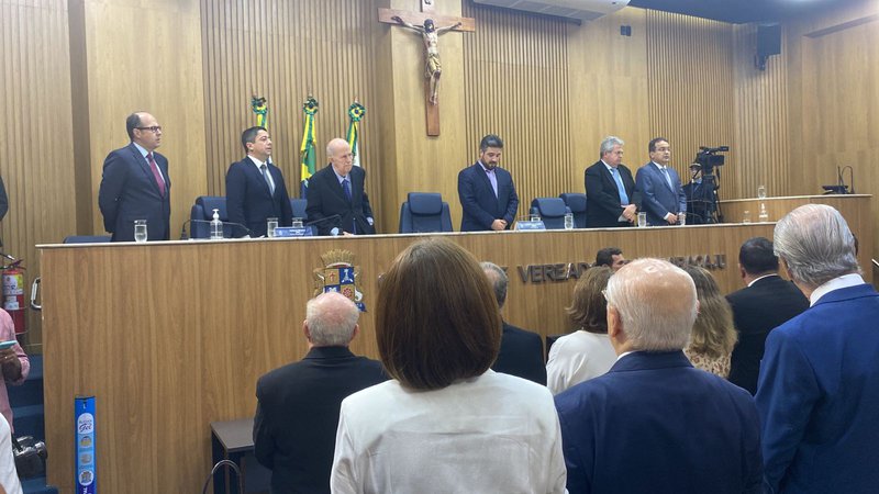 Ex- governador Albano Franco recebe medalha do Mérito Parlamentar Ordem Grão-Mestre