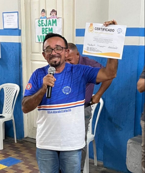 Pioneirismo: Escola Municipal de Lagarto entrega certificados da Jornada de Qualificação Profissional da EJA