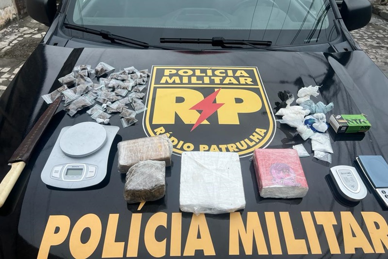 Polícia Militar apreende mais de 2 kg de drogas no Bairro São Conrado