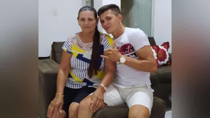 Mãe morre e filho fica ferido após colisão entre moto e ônibus escolar em Carira