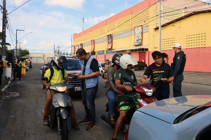 PM participa de Blitz Educativa no Bairro Santo Antônio