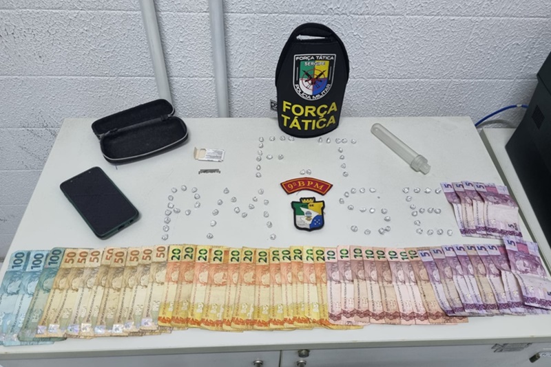 Polícia Militar prende em flagrante suspeito de tráfico de drogas em Carmópolis