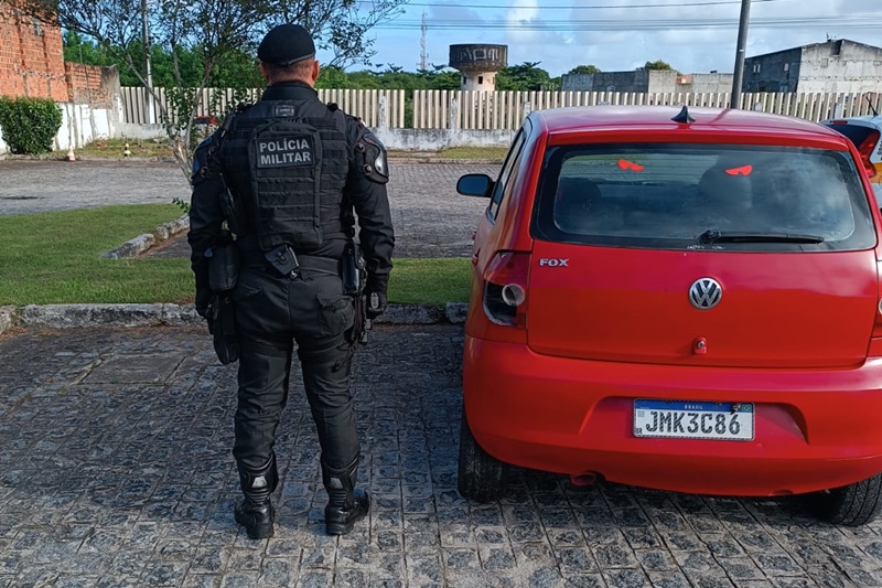 Polícia Militar recupera veículo com restrição de roubo na Zona Norte da Capital