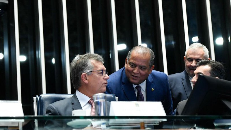 Debate aponta projetos do senador Laércio Oliveira como solução para aumentar produção de fertilizantes no Brasil