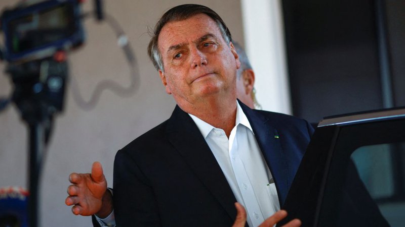 Defesa de Bolsonaro vai recorrer da inelegibilidade até a próxima segunda-feira (7)