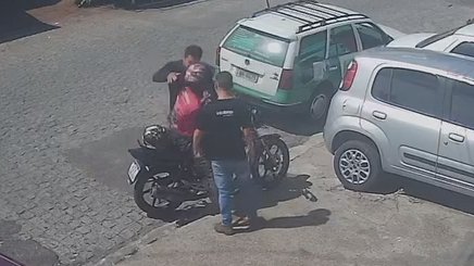 Briga de trânsito termina com motoboy agredido em Aracaju