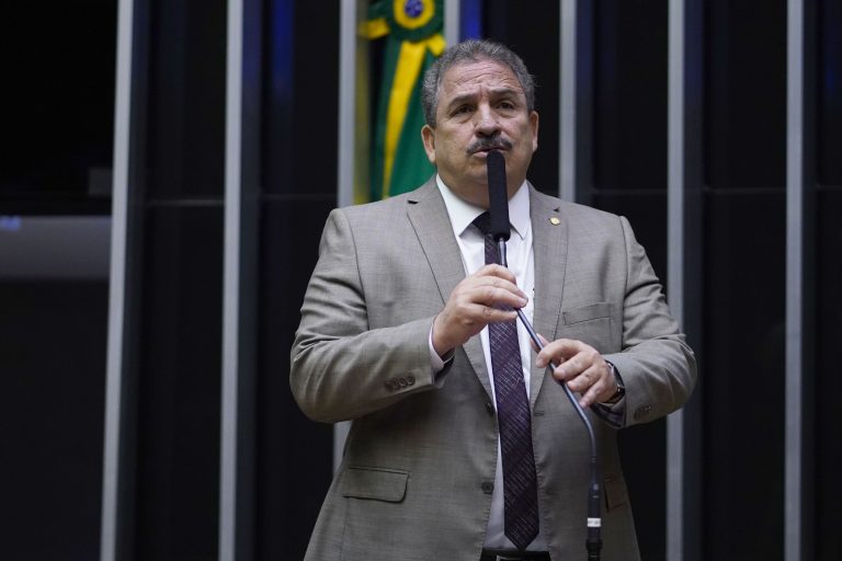 Comissão aprova projeto que exige equipamentos esportivos em núcleos habitacionais feitos pelo governo