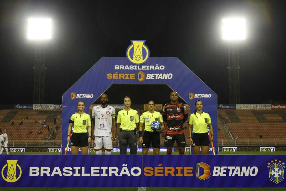 Árbitras sergipanas participam de partida comandada por equipe 100% feminina