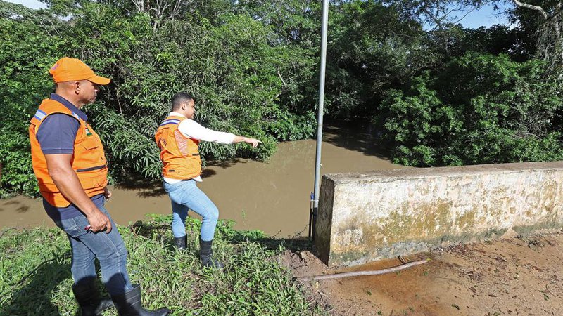 Prefeitura realiza serviço de drenagem do rio Poxim após inundações no Jabotiana