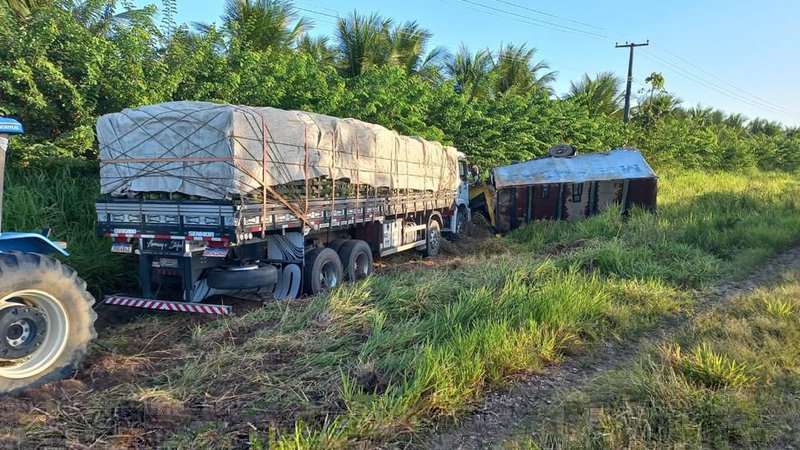 Colisão entre caminhões deixa homem morto e dois feridos em Neópolis