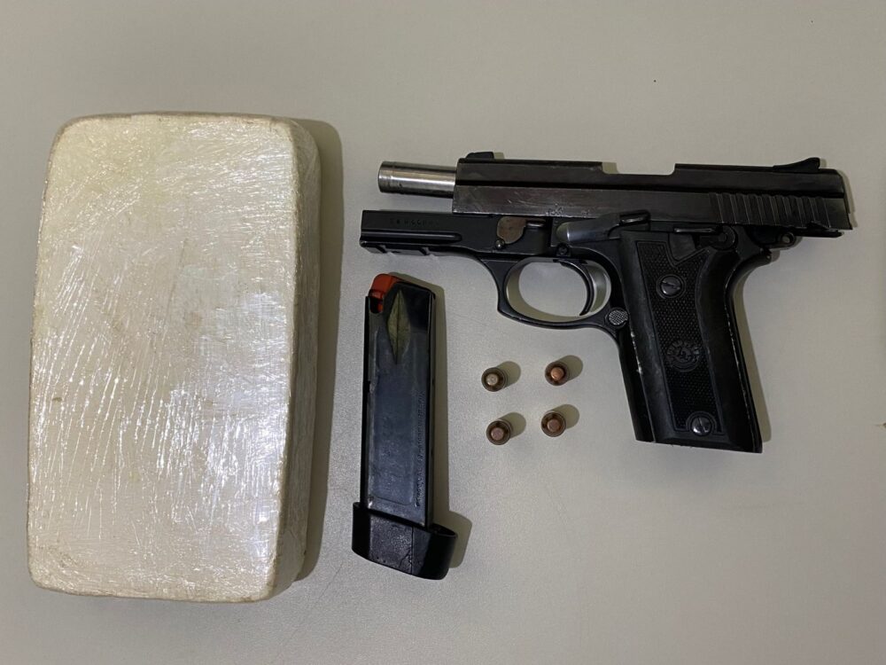 Cope intercepta ex-presidiário e apreende pistola e cocaína durante ação no interior do estado