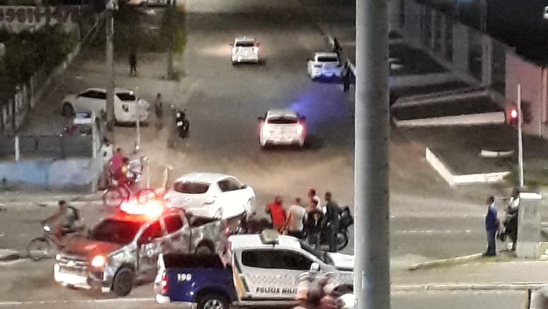 Motociclista fica gravemente ferido após colidir com viatura policial em Aracaju