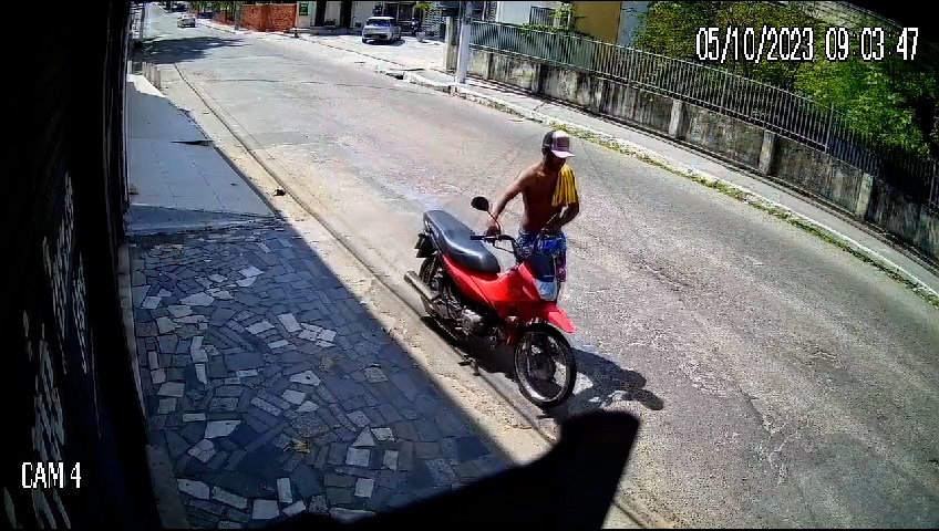 Polícia Civil procura por suspeito de furto de motocicleta em Aracaju